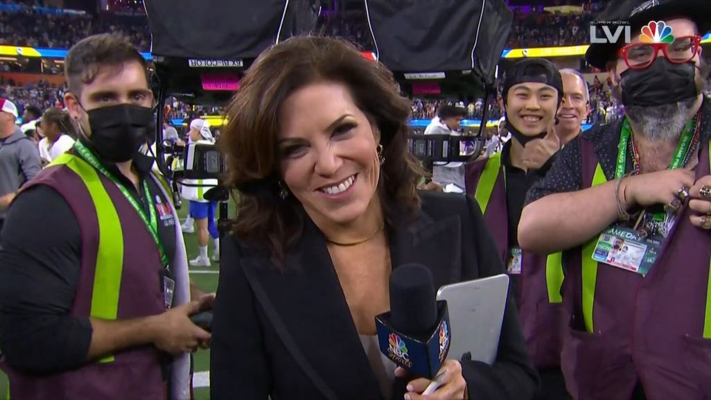Michele Tafoya waves goodbye